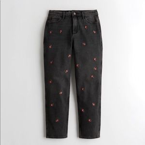 NWT Hollister Curvy High-Rise Mom Jeans